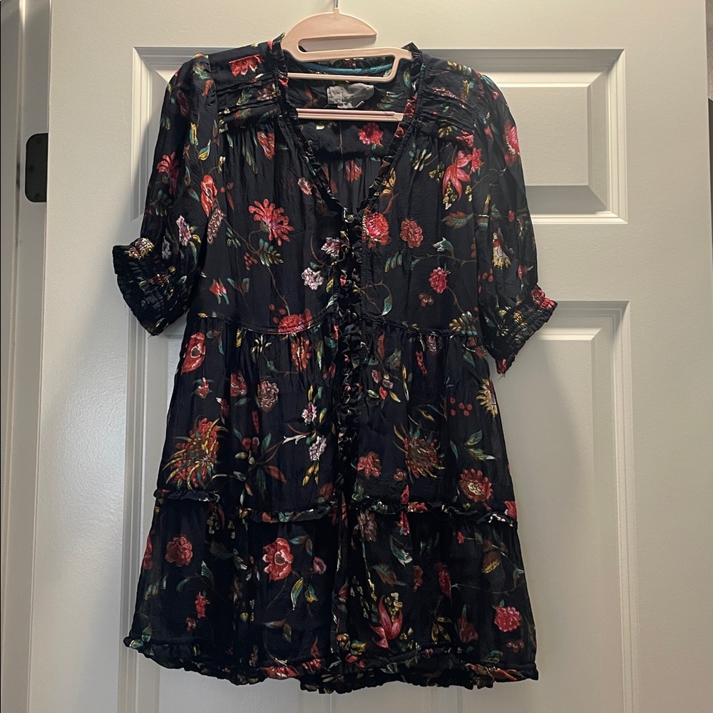 Anthropologie Black floral Ruffled top 100% viscose short sleeved blouse